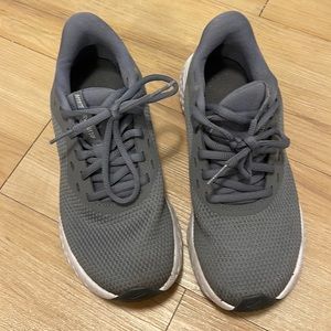 Used nike revolution shoes size 5.5